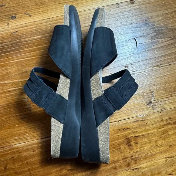 Munro Women’s Camila Slip-On Strappy Leather Walking Wedge Sandal Black Size 8 - Picture 7 of 12